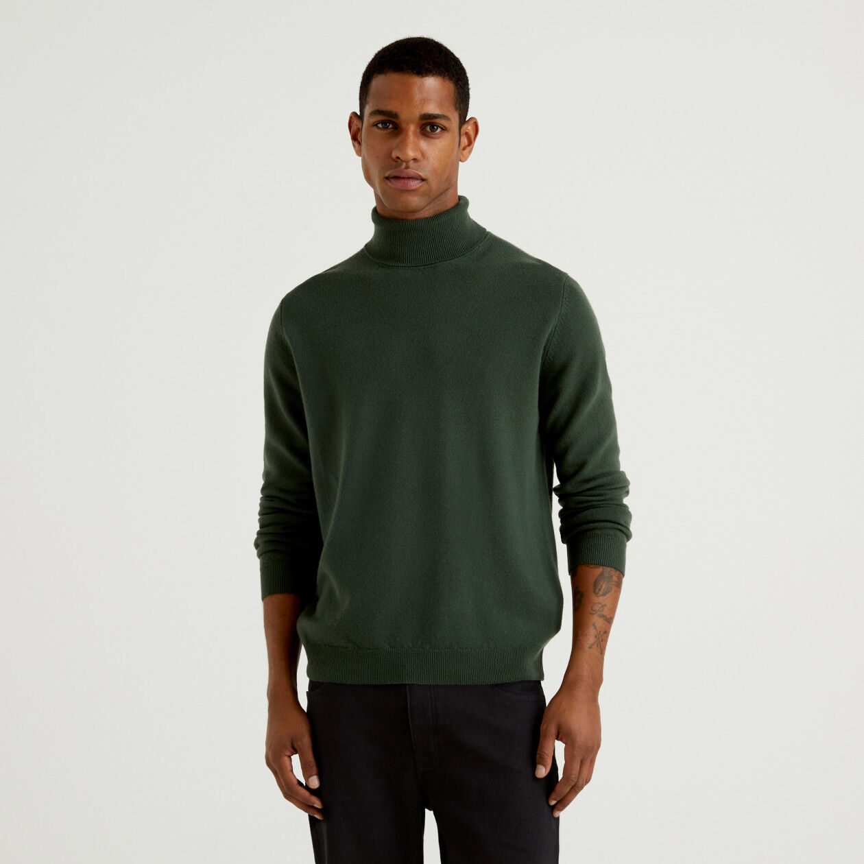 Military green turtleneck in pure ...